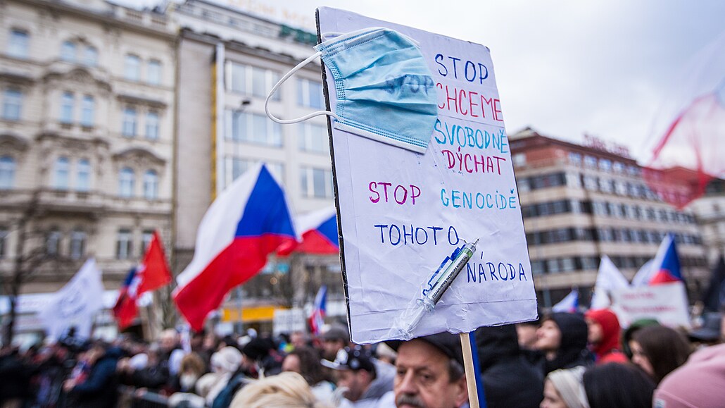 Odprci protipandemických opatení se v nedli odpoledne seli na Václavském...