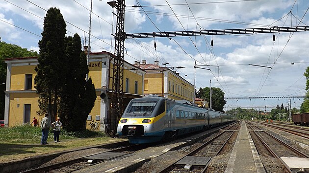 Souasn podoba vlakovho ndra ve Frantikovch Lznch.