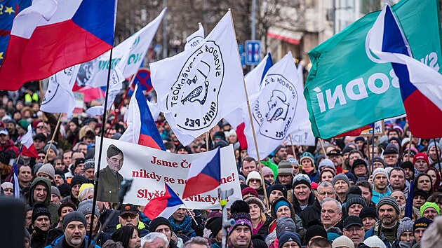 Odprci protipandemickch opaten se v nedli odpoledne seli na Vclavskm nmst, aby protestovali proti pijet novely pandemickho zkona.(30. ledna 2022)