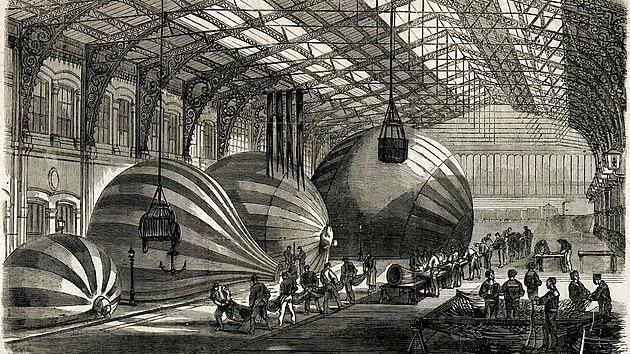 Za prusko-francouzské války 1870/71 se v obležené Paříži vyráběly balony, kterými se dopravovala „ven“ pošta a cestující.