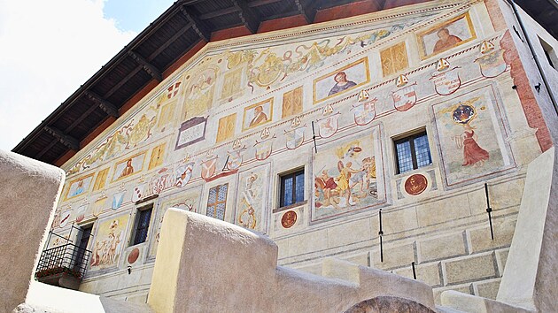 Renesann budova v centru msta Cavalese