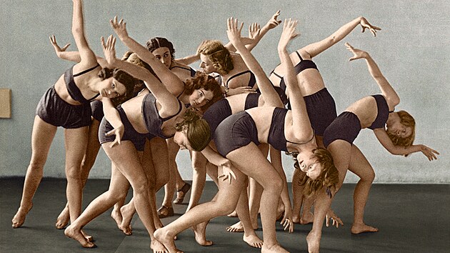 Tanec v rytmu Vltavy, lto 1930 (Z knihy Prvn republika v barv)