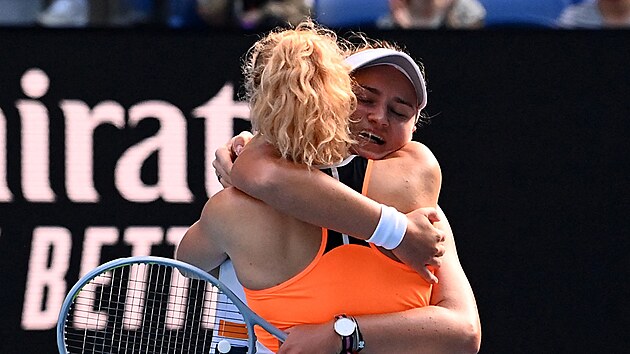 Barbora Krejkov a Kateina Siniakov se raduj z vtzstv tyhry na Australian Open.