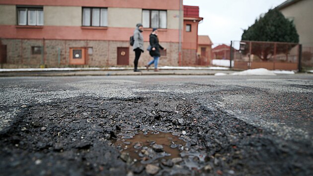 Kyjovsk ulice pat u roky k tm nejvce rozbitm v Havlkov Brod. Jde pitom o dleitou cestu k severozpadnmu obchvatu i nejvtmu sdliti, denn ji projedou tisce aut.