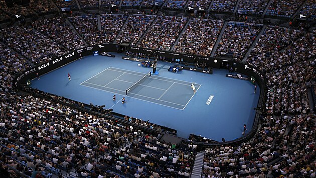Pohled z hledit na finle Australian Open mezi Rafaelem Nadalem a Daniilem Medvedvem.