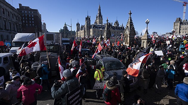 Tisce lid v kanadskm hlavnm mst Ottaw protestovaly proti okovn a vldnm epidemickm opatenm proti covidu-19. (29. ledna 2022)