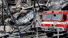 Po po�áru hal v Mladé Boleslavi je p�edb�ná �koda jedna miliarda korun, na...