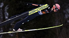 Karl Geiger pi svém skoku ve Willingenu