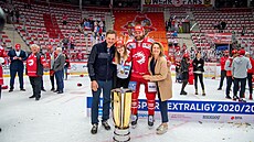 David Musil s rodi�i a partnerkou p�i oslavách titulu s T�incem v roce 2021.