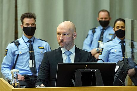 Norský vrah Anders Breivik u soudu (18. ledna 2022)
