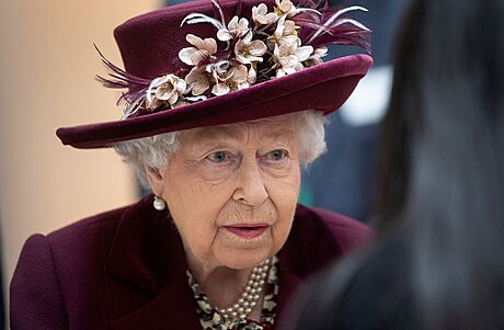 Královna Albta II. na návtv centrály MI5 (Londýn, 25. února 2020)