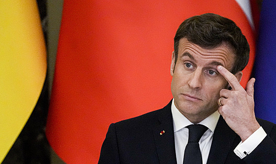 Francouzský prezident Emmanuel Macron na tiskové konferenci v Kyjev (8. února...