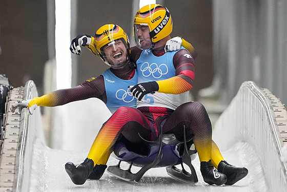 N�me�tí sá�ka�i Tobias Wendl a Tobias Arlt se radují - práv� pot�etí za sebou...