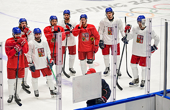 Trénink eské hokejové reprezentace na OH v Pekingu 2022. Zleva Matj Stránský,...