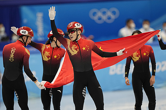 ína získala svou první zlatou medaili ze svých domácích zimních olympijských...