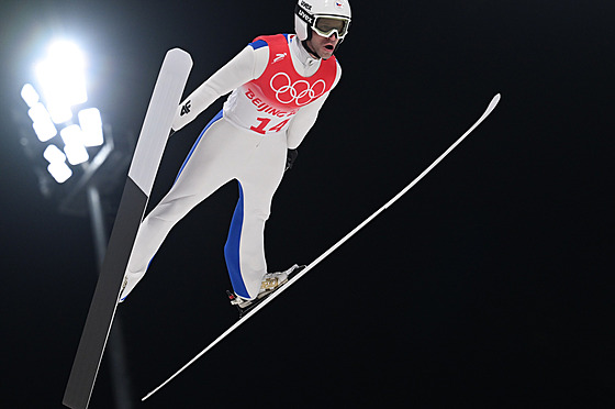 Skokan Roman Koudelka bhem olympijského finále v Pekingu 2022. (6. února 2022)