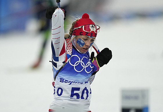 Tereza Voborníková se chystá ke stelb ve vytrvalostním závod na olympijských...