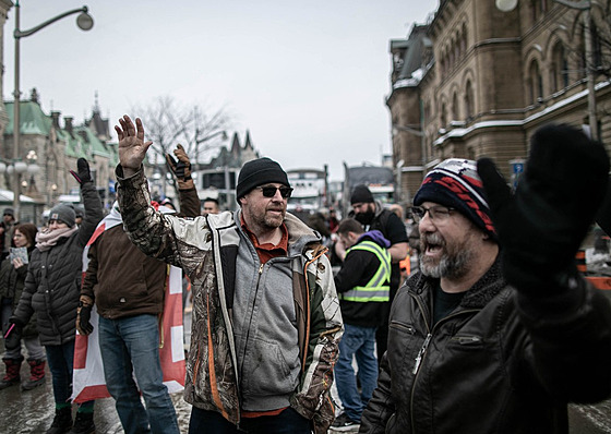 V kanadské Ottaw pokrauje protest idi kamion proti koronavirovým...