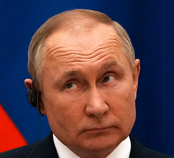 Ruský prezident Vladimír Putin na tiskové konferenci po jednání s Emmanuelem...