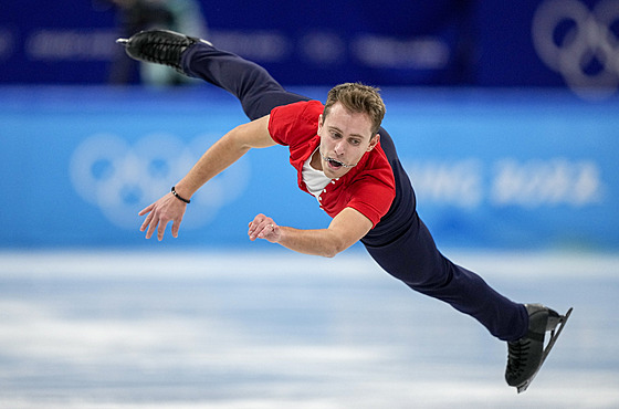 Michal Bezina pi svém krátkém programu bhem týmového závodu na olympijských...