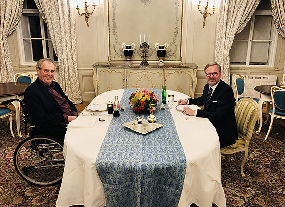 Milo Zeman se setkal s pedsedou vlády Petrem Fialou (3. února 2022)