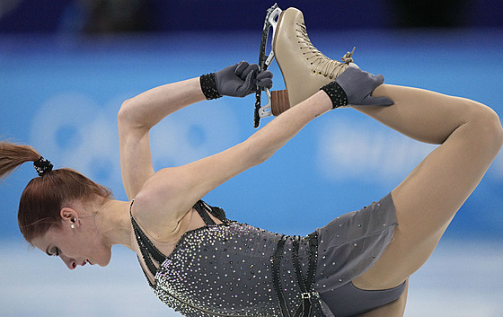 eská krasobruslaka Elika Bezinová v krátkém programu v rámci olympijské...