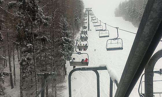 Hasii a hortí záchranái pomohli desítkám lidí se dostat dol ze zaseknuté...