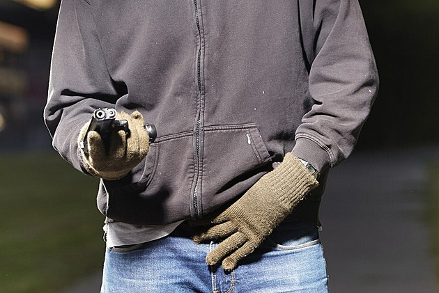 Muž vyhrožoval zbraní starostovi na Písecku. Vrhla se na něho zásahovka