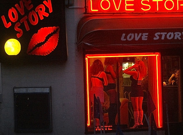 Snímek z doby, kdy bylo Dubí proslavené prostitucí.