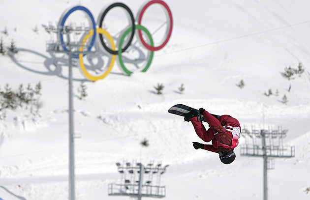 Parrot ovládl olympijský slopestyle, stříbro pro čínský snowboarding