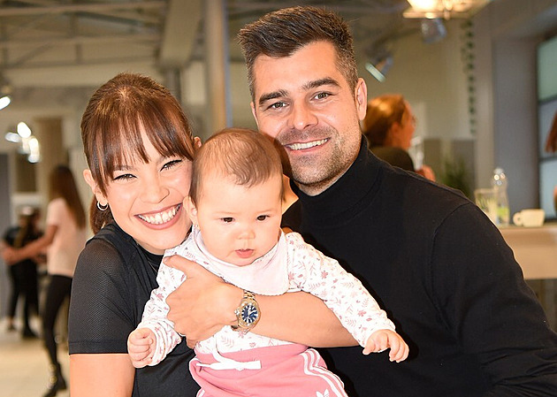 Leová má téměř pětikilového syna. Chlapeček má z porodu zlomenou klíční kost