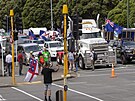 Stovky lidí v nákladních autech a karavanech se vydaly do centra novozélandské...