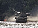 Jihokorejský tank K2 Black Panther ped brodním