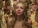 Sydney Sweeney jako Cassie v seriálu Euforie 2 (2022)