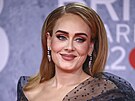 Adele na Brit Awards (Londýn, 8. února 2022)