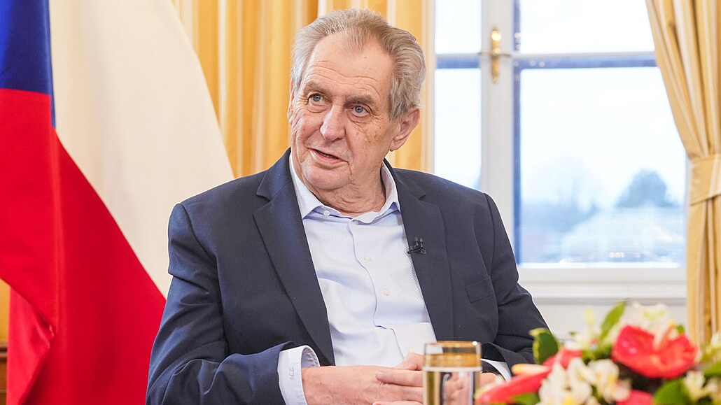 Prezident Milo� Zeman p�i natá�ení diskuse s moderátorkou televize Prima...