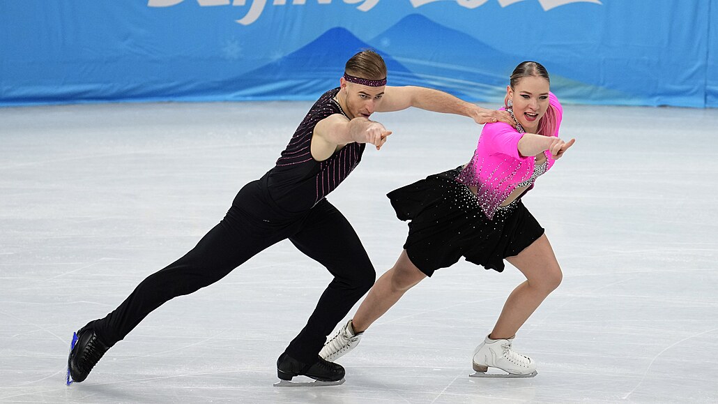 Sourozenci Taschlerovi b�hem rytmického tance v týmové sout�i na olympijských...