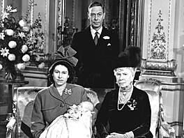 Princezna Albta, její syn princ Charles, její otec král Jií VI. a její...