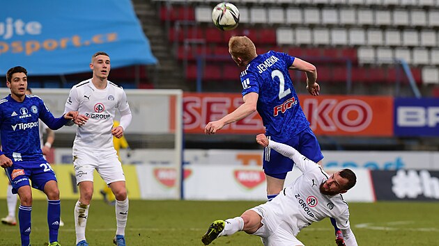 tvrtfinle eskho fotbalovho pohru. Zleva Ji Spil z Olomouce, Michal Koht ze Slovcka, Vclav Jemelka z Olomouce a Vclav Jureka ze Slovcka.