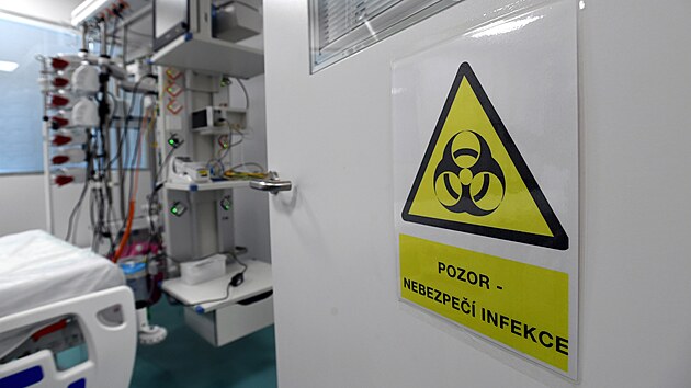 Nemocnice Na Bulovce p�edstavila biobox pro hospitalizaci pacient� s vysoce naka�livou nemoc� (2. �nora 2022)
