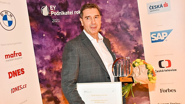 Spolumajitel firmy HP Tronic Petr Res s cenou pro Podnikatele roku 2021 ve Zl�nsk�m kraji.
