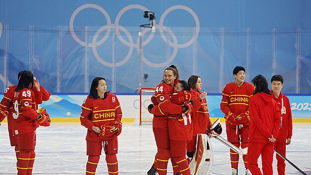 nsk hokejistky se seznamuj s ledem ped startem olympijskho turnaje v Pekingu.