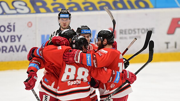 Utkání 44. kola hokejové extraligy: HC Olomouc - HC Verva Litvínov. Radost hráčů Olomouce ze vstřelené branky