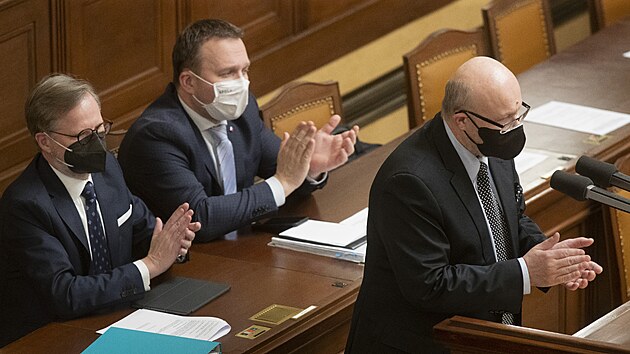 Vl�da p�es obstrukce SPD protla�ila Sn�movnou po 35 hodin�ch novelu pandemick�ho z�kona. Pro p�edlohu hlasovalo 70 ze 122 p��tomn�ch poslanc�, v�hradn� z p�ti vl�dn�ch stran. (2. �nora 2022)