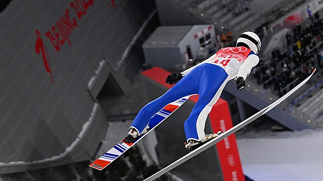 Skokan Roman Koudelka bhem olympijskho finle v Pekingu 2022. (6. nora 2022)