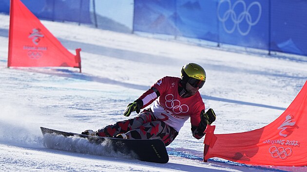 Benjamin Karl bhem finle paralelnho obho slalomu na olympijskch hrch v Pekingu. (8. nora 2022)