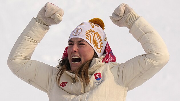 Slovenka Petra Vlhová získává zlatou medaili ze slalomu. (9. února 2022)