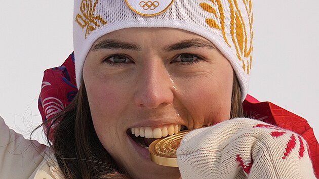 Slovenka Petra Vlhov zskv zlatou medaili ze slalomu. (9. nora 2022)