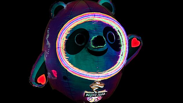 Maskotem zimnch olympijskch her v Pekingu 2022 se stala panda, kter je symbolem ny. Jmno dostala Bing Dwen Dwen, co v pekladu znamen dt ledu.