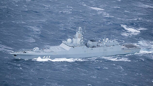 Rusk fregata Kasatonov tdy Gorkov u norskho pobe (25. ledna 2022)